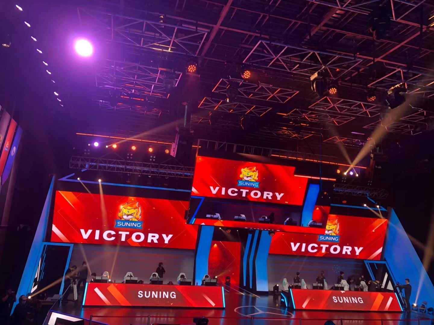 Esports arena stage with SUNING VICTORY displayed on multiple LED screens during a live tournament
